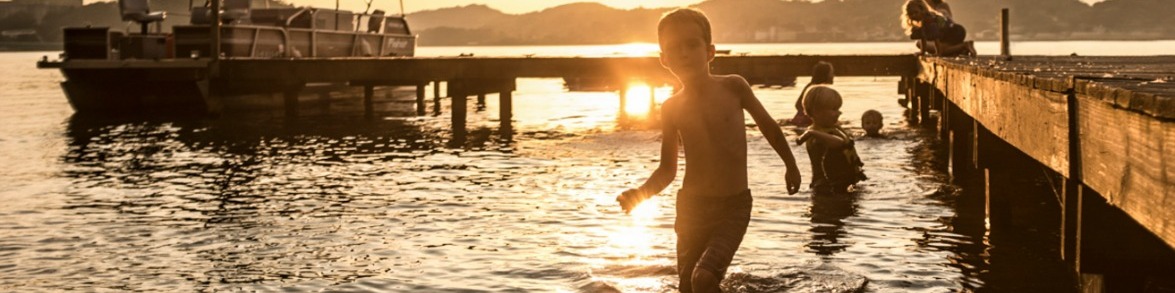 Read more about the article Benefits Of Buying A Pontoon Boat 59322