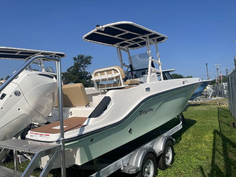 Read more about the article Essentials For Your Boat Trip Packing List 99064